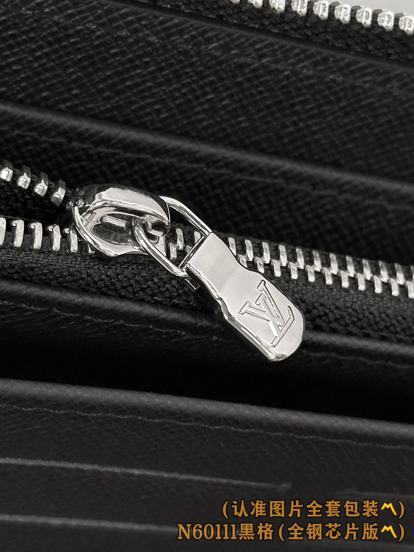 Louis Vuitton Basic Bag Canvas M