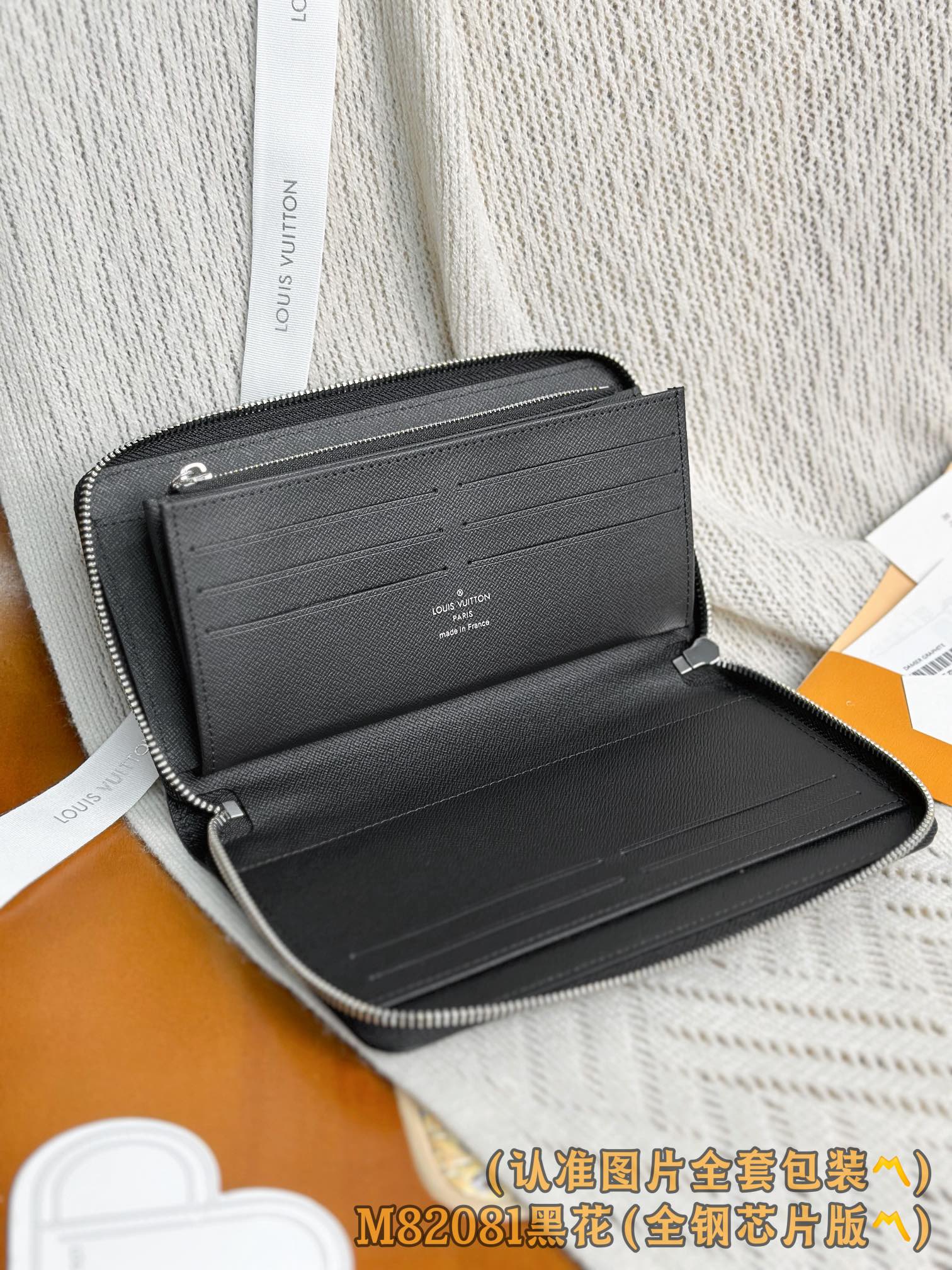 Louis Vuitton Basic Bag Canvas M