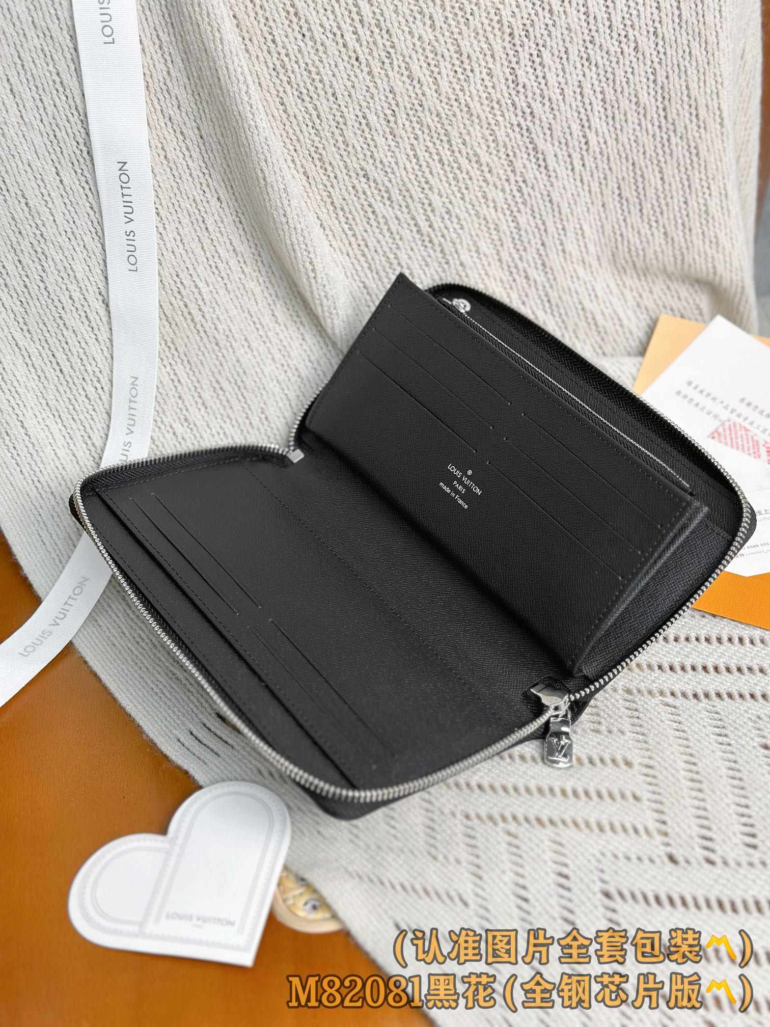 Louis Vuitton Basic Bag Canvas M