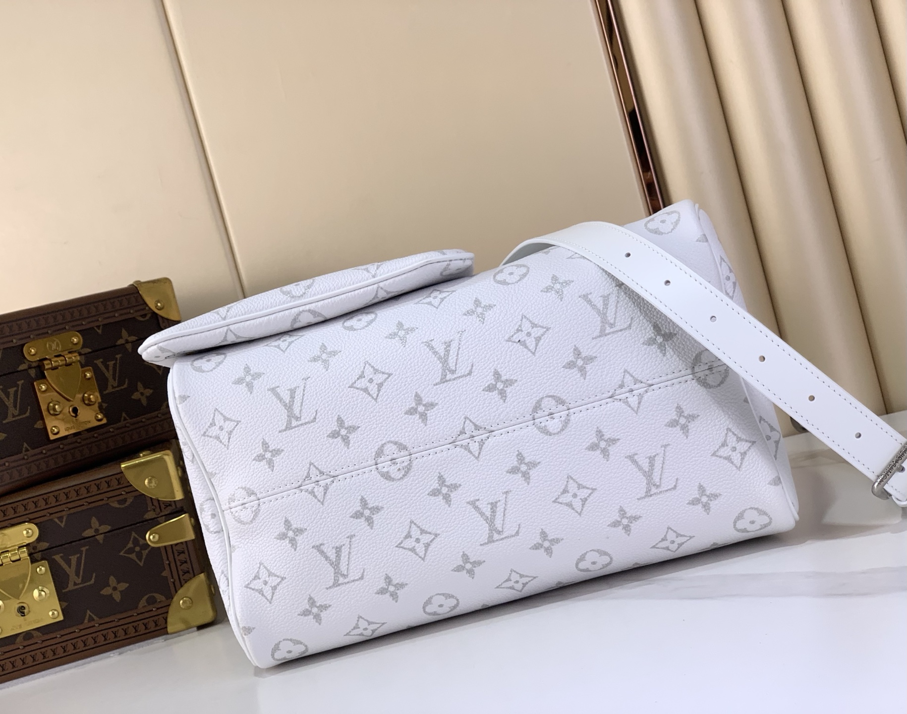 Louis Vuitton Basic Bag Cow Leather White M-s