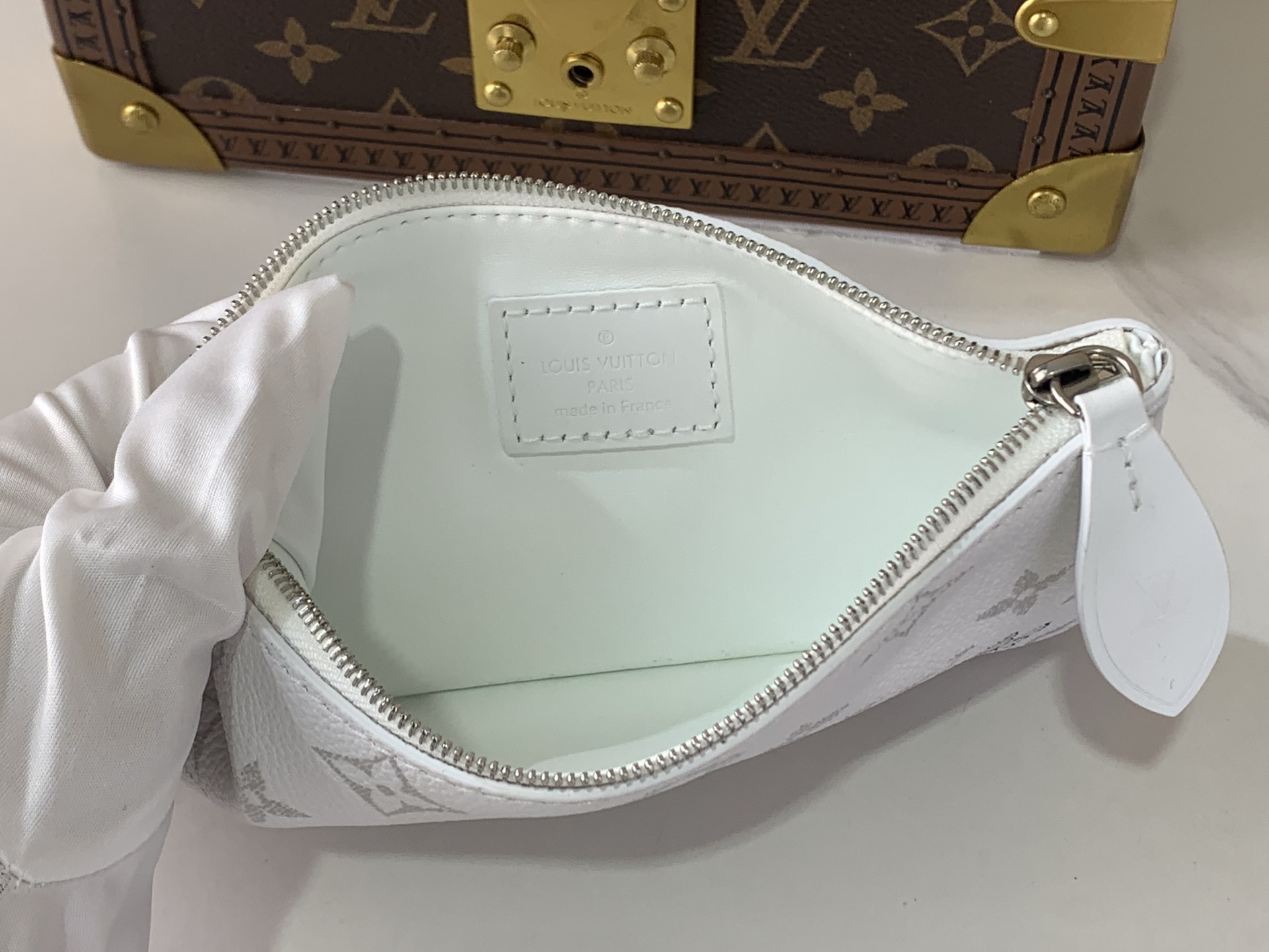 Louis Vuitton Basic Bag Cow Leather White M-s