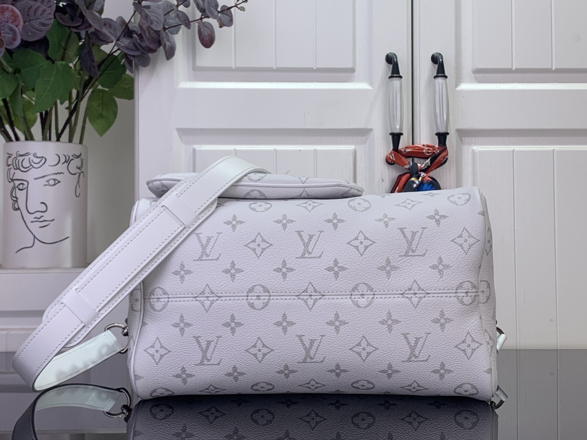 Louis Vuitton Basic Bag Cow Leather White M-s