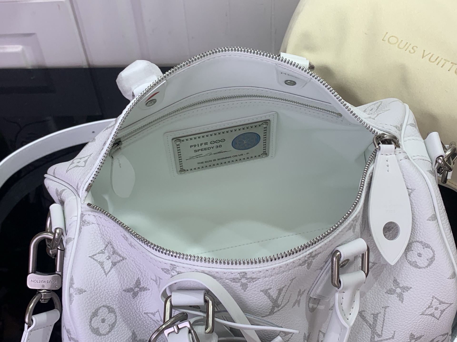 Louis Vuitton Basic Bag Cow Leather White M-s