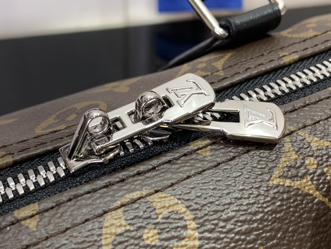 Louis Vuitton Basic Bag Canvas Black M-s