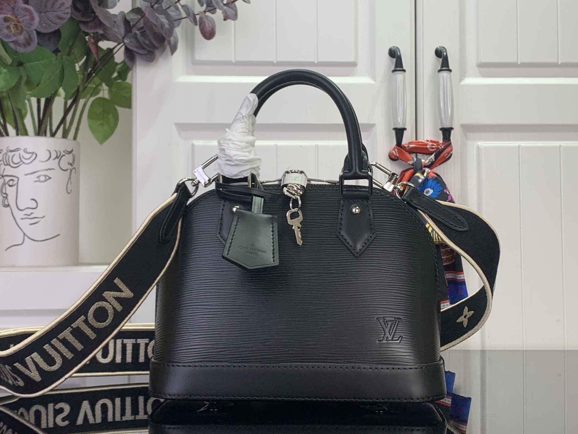 Louis Vuitton Tote Bag Black M-l-s