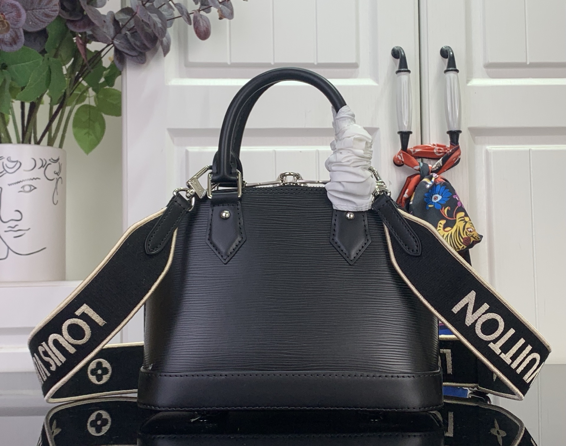 Louis Vuitton Tote Bag Black M-l-s