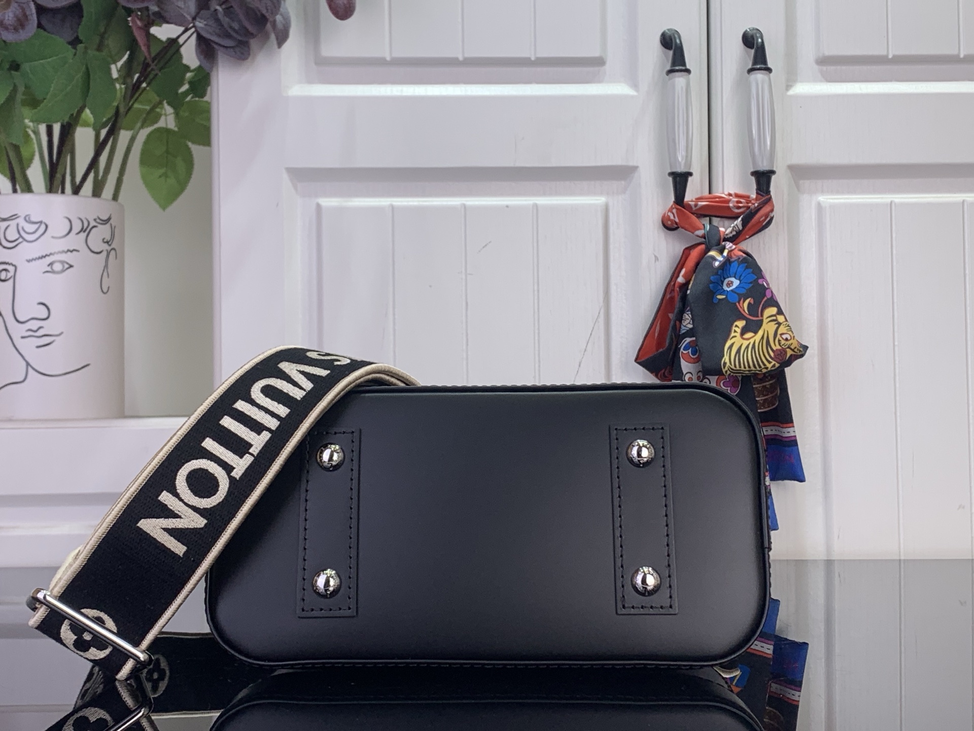 Louis Vuitton Tote Bag Black M-l-s