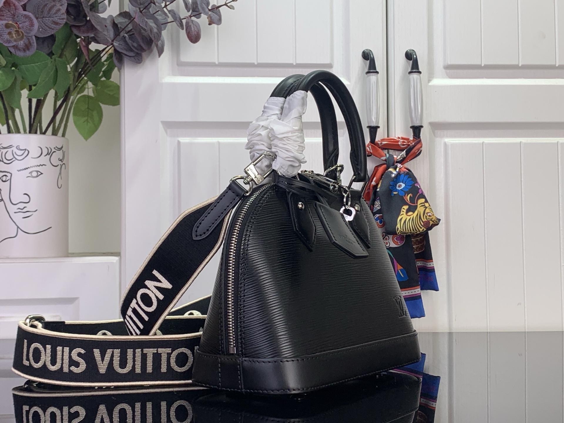 Louis Vuitton Tote Bag Black M-l-s
