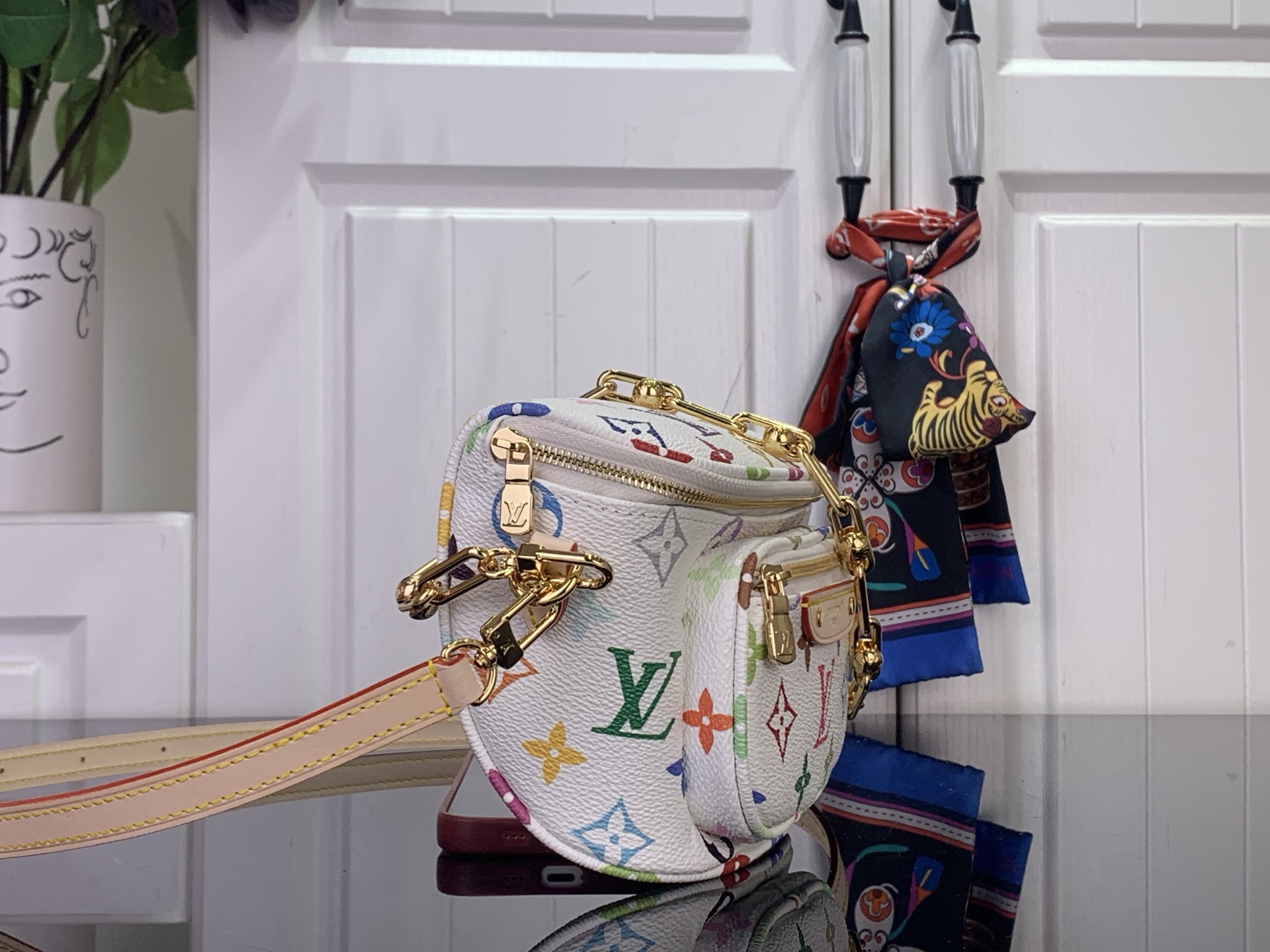 Louis Vuitton Basic Bag M-l