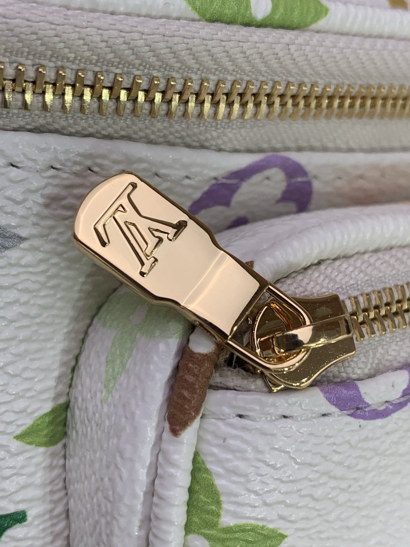 Louis Vuitton Basic Bag M-l