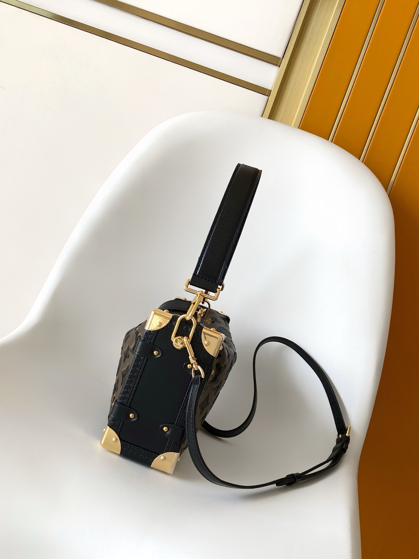 Louis Vuitton Basic Bag Canvas Gold M-l-s