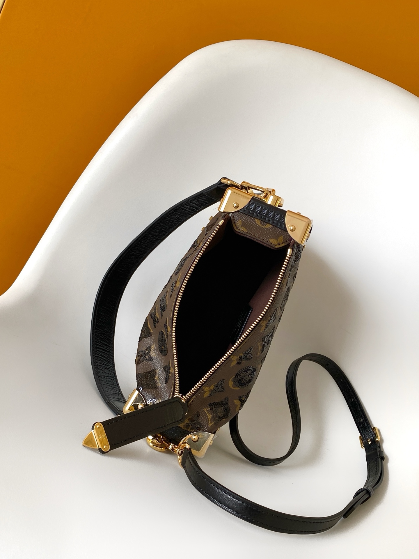 Louis Vuitton Basic Bag Canvas Gold M-l-s