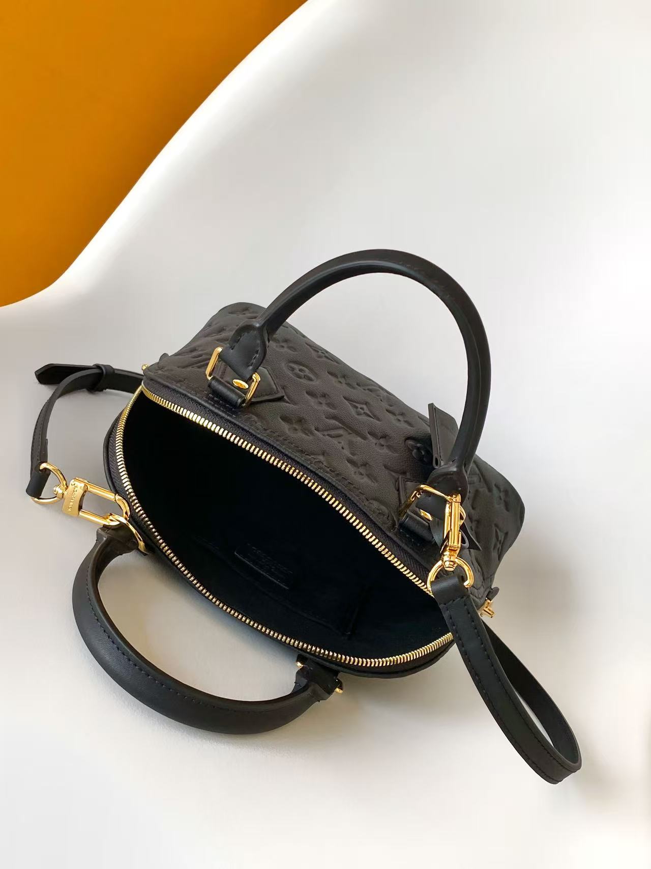 Louis Vuitton Basic Bag Cow Leather M-l-s