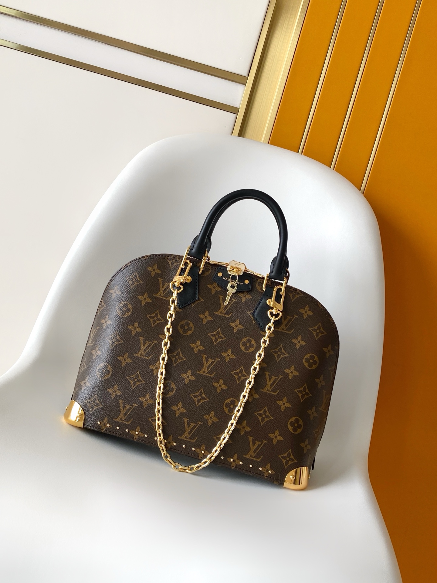 Louis Vuitton Male Basic Bag Cow Leather M-l