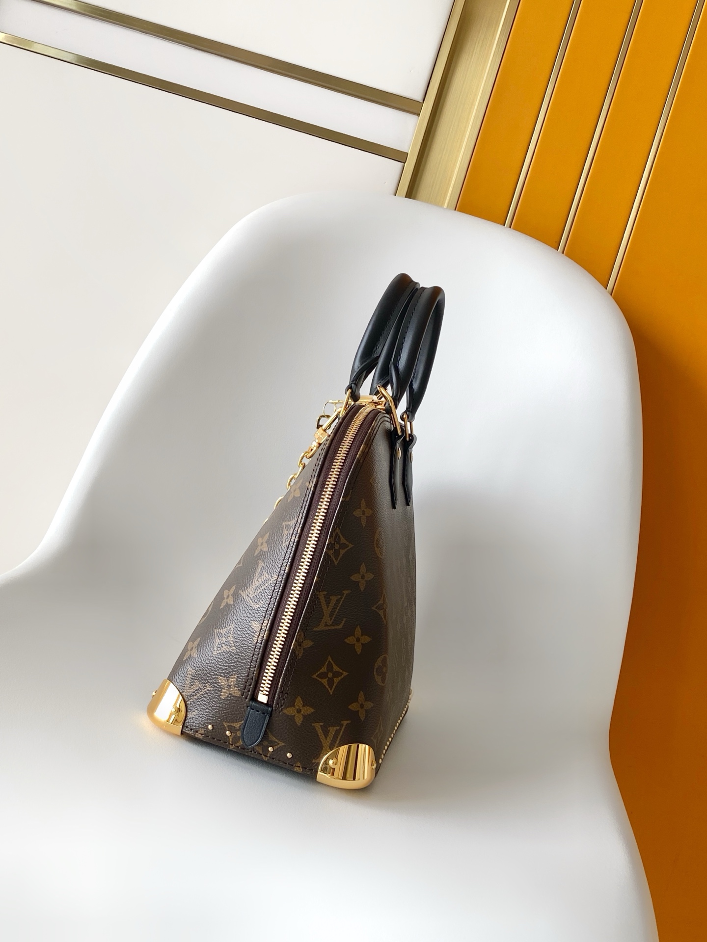 Louis Vuitton Male Basic Bag Cow Leather M-l