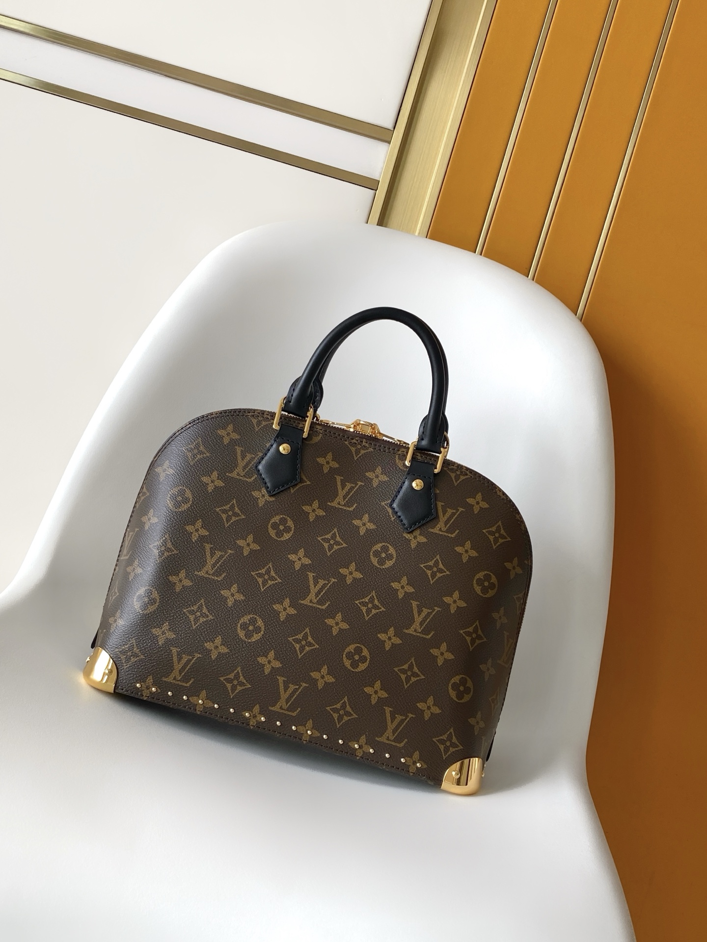 Louis Vuitton Male Basic Bag Cow Leather M-l