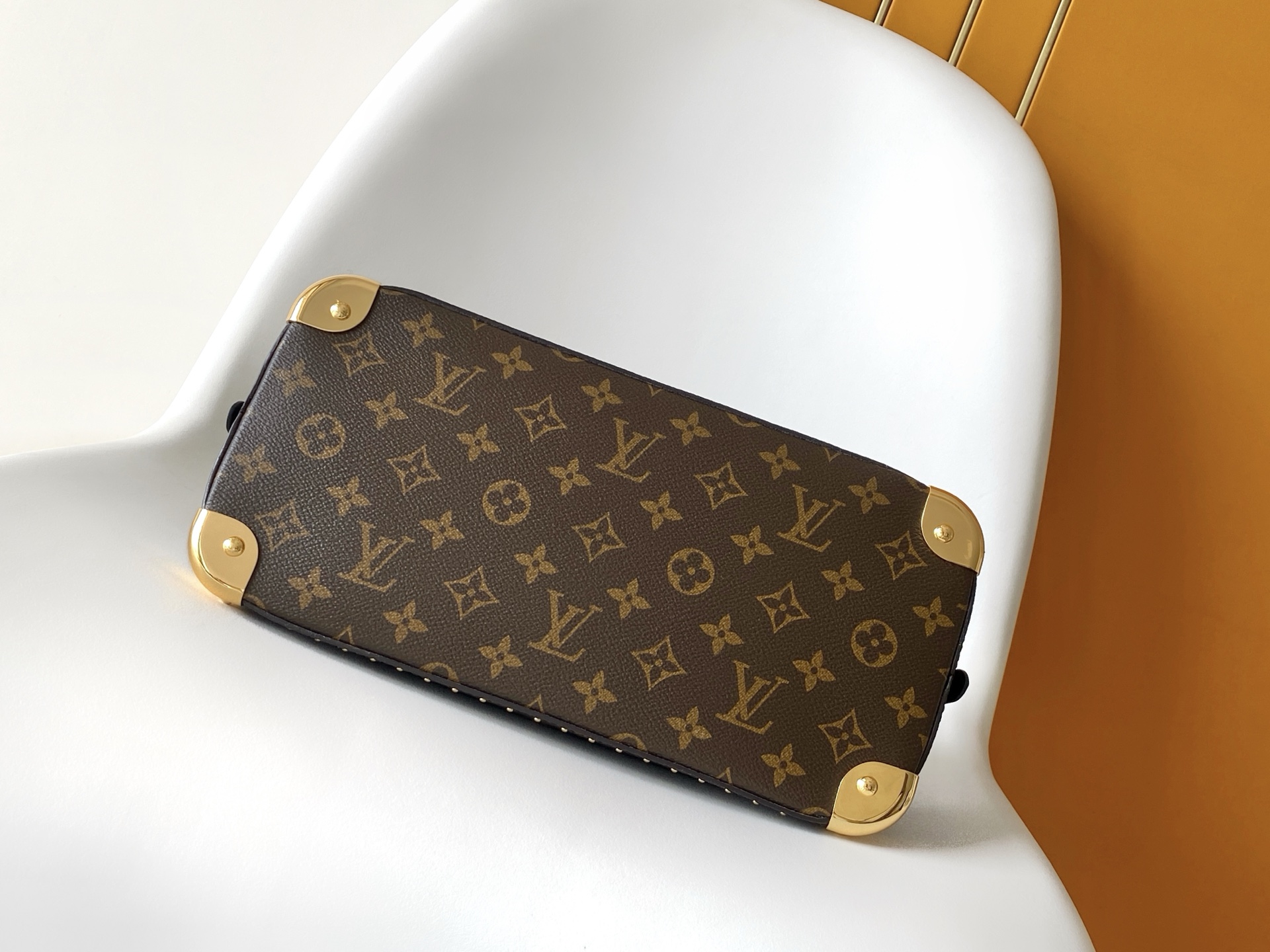 Louis Vuitton Male Basic Bag Cow Leather M-l