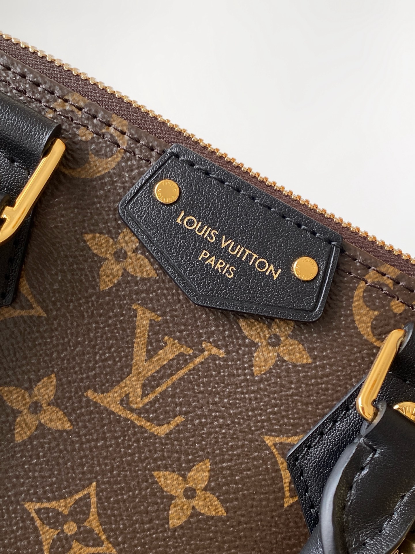 Louis Vuitton Male Basic Bag Cow Leather M-l