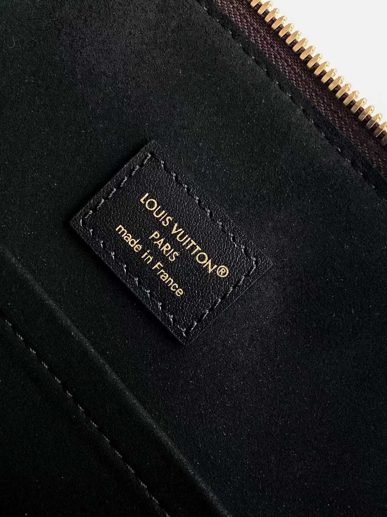 Louis Vuitton Male Basic Bag Cow Leather M-l