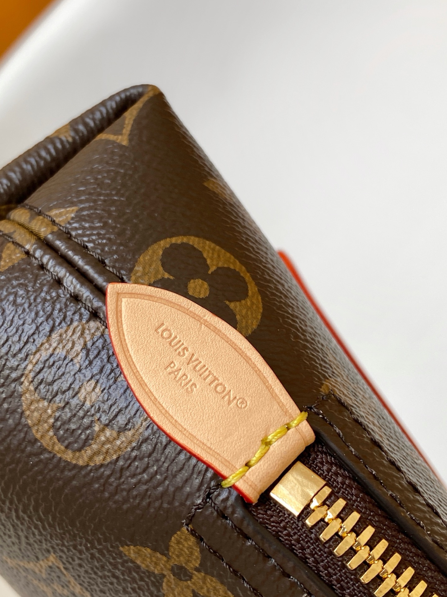 Louis Vuitton Basic Bag M-l-s