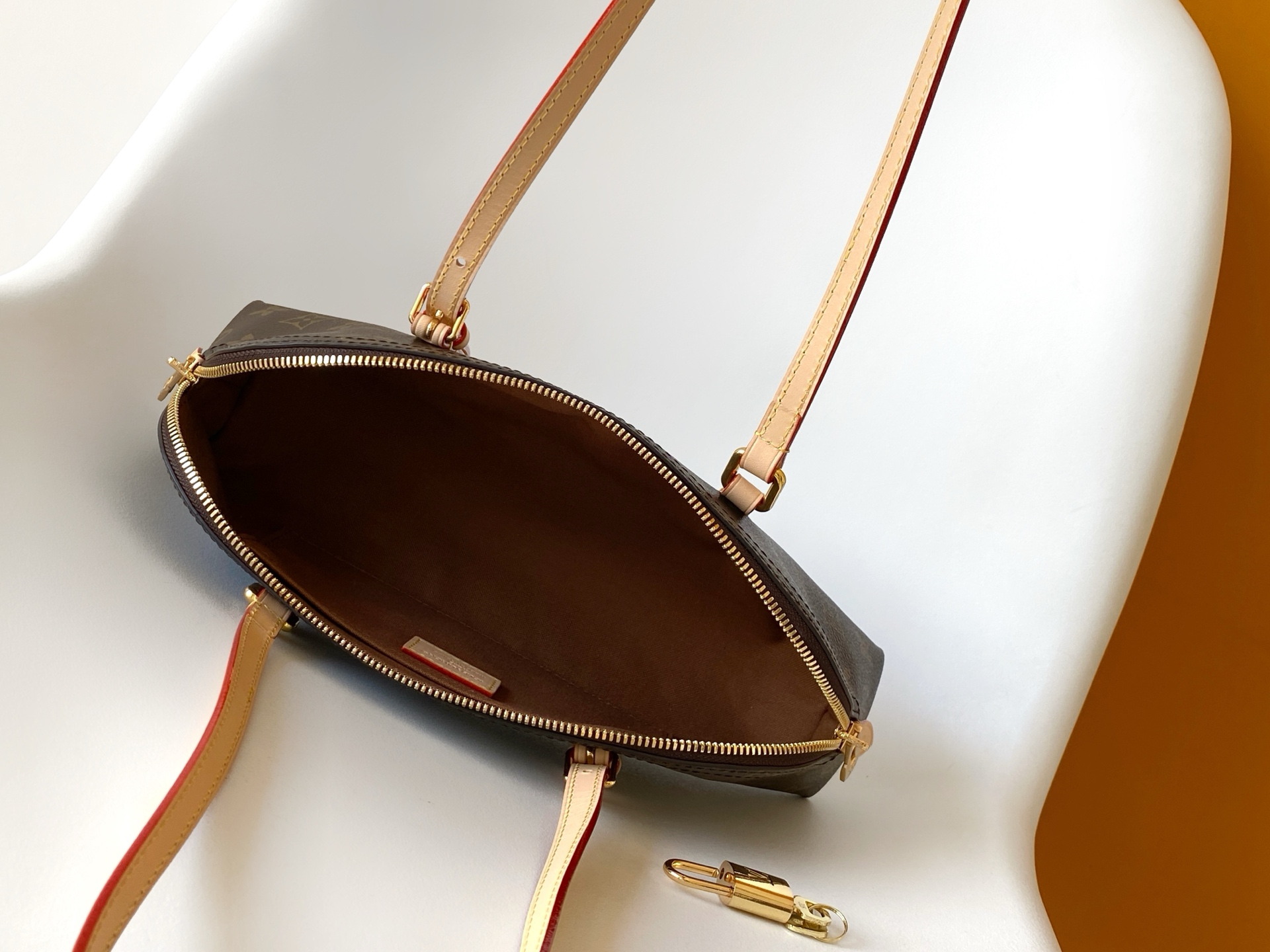 Louis Vuitton Basic Bag M-l-s