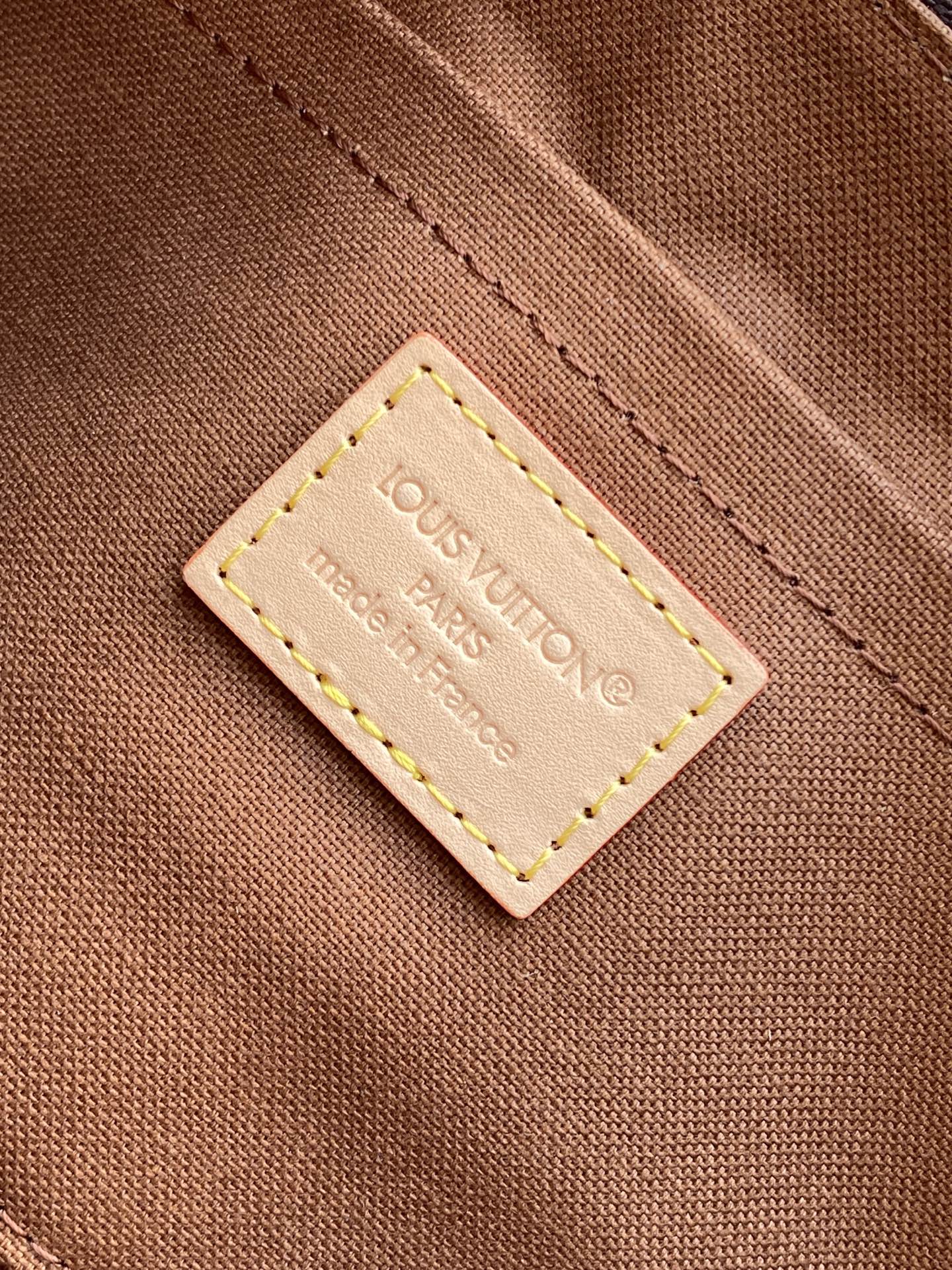 Louis Vuitton Basic Bag M-l-s