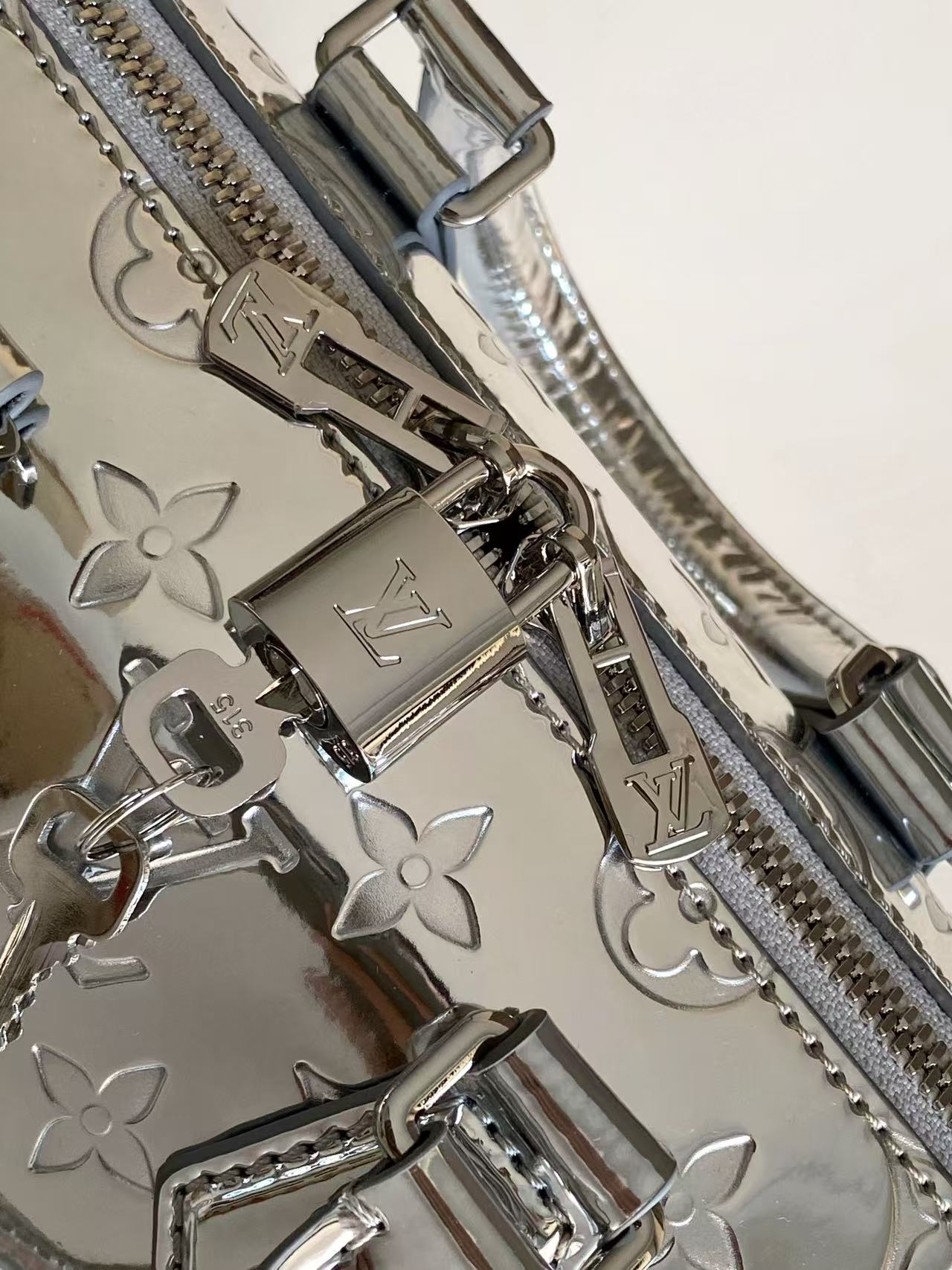 Louis Vuitton Basic Bag Canvas Silver M-l-s