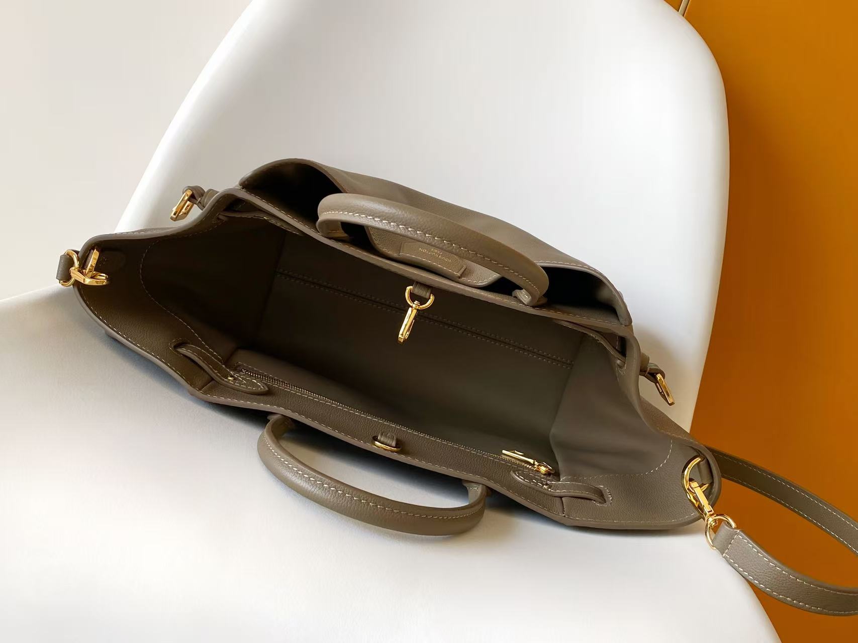 Louis Vuitton Basic Bag Cow Leather Black M-s