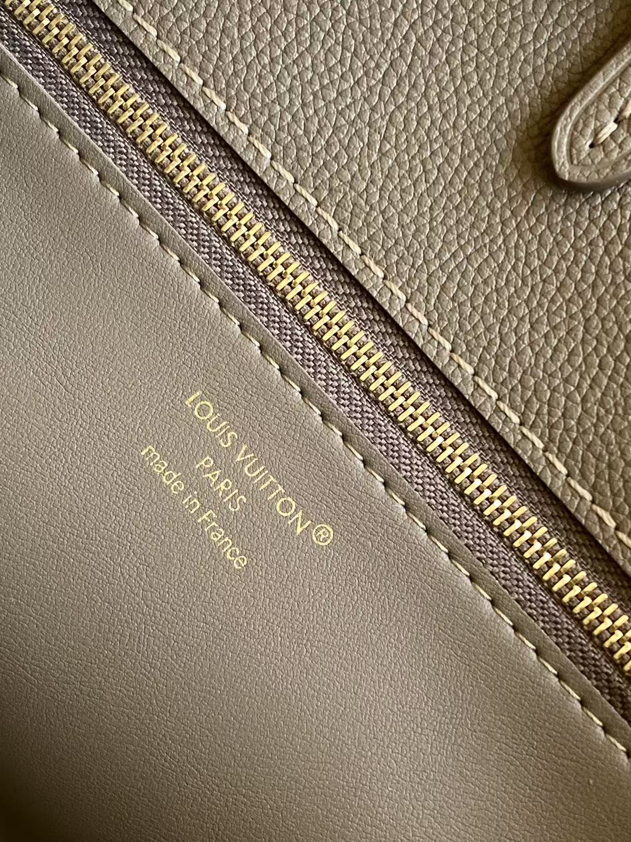 Louis Vuitton Basic Bag Cow Leather Black M-s