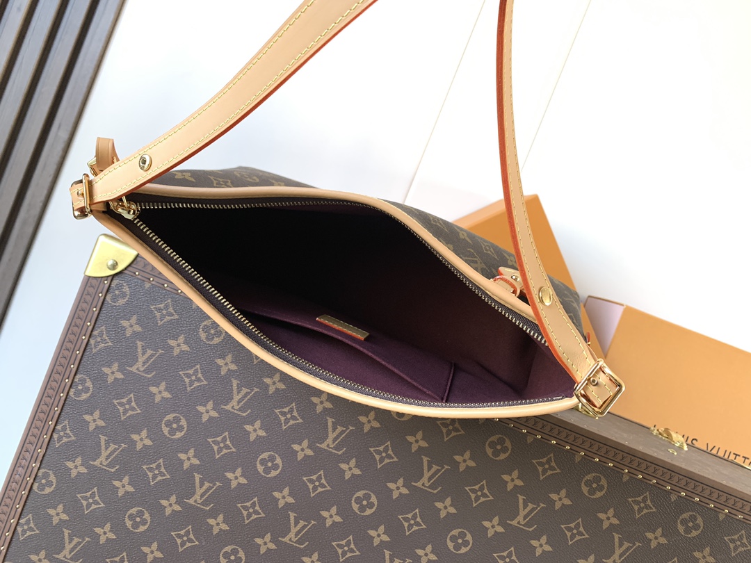 Louis Vuitton Clutch Bag Cow Leather Gold M-l-s