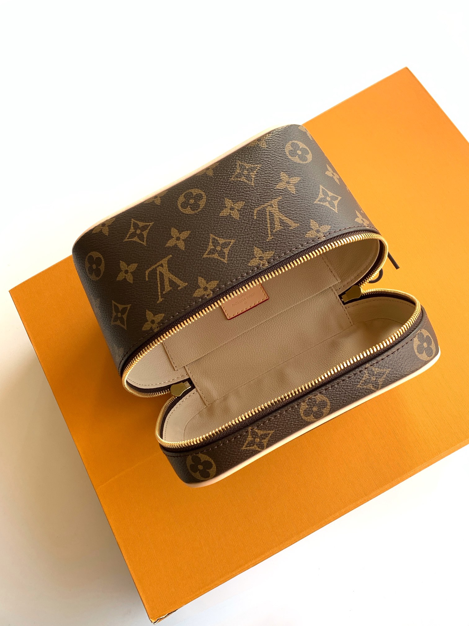Louis Vuitton Basic Bag Cow Leather Blue M-l