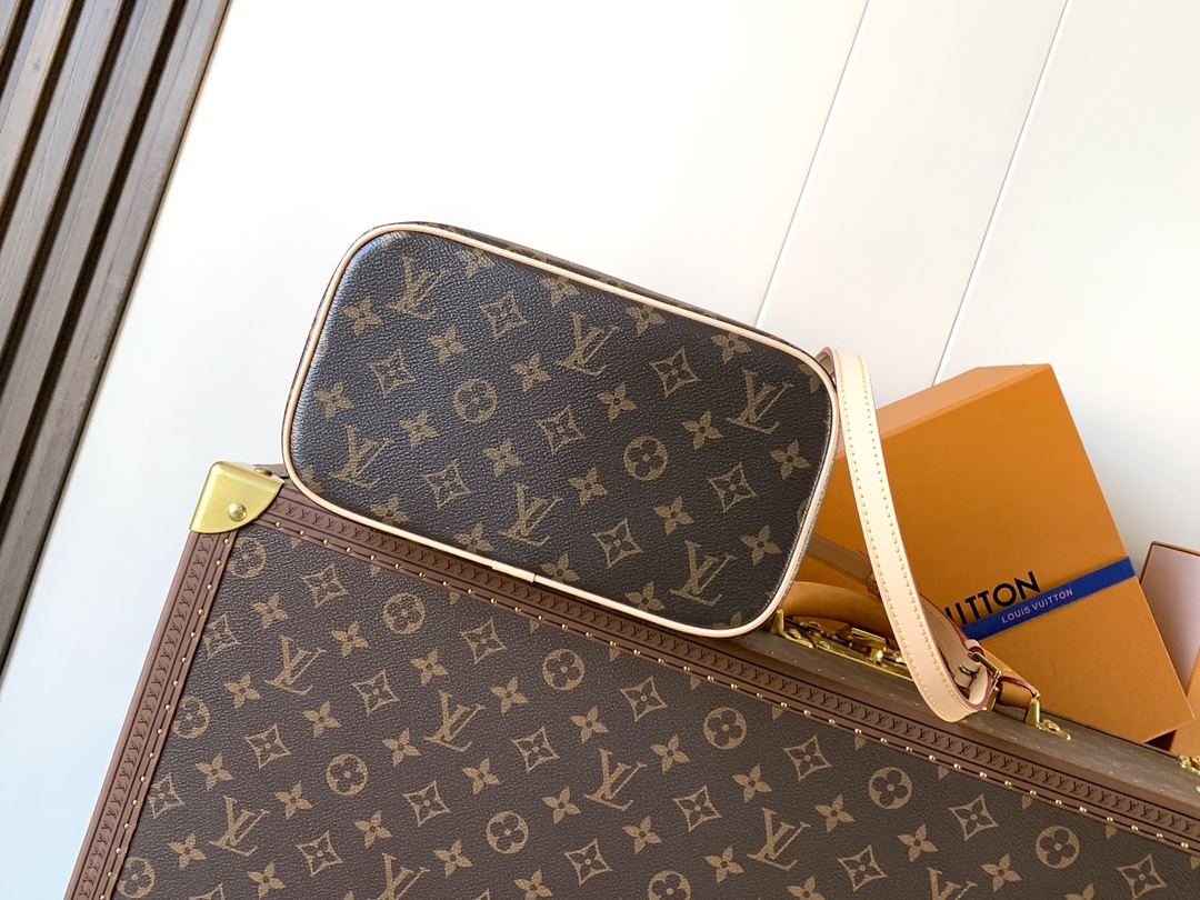 Louis Vuitton Basic Bag Cow Leather Blue M