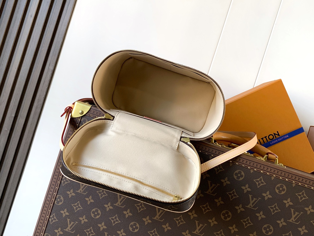 Louis Vuitton Basic Bag Cow Leather Blue M