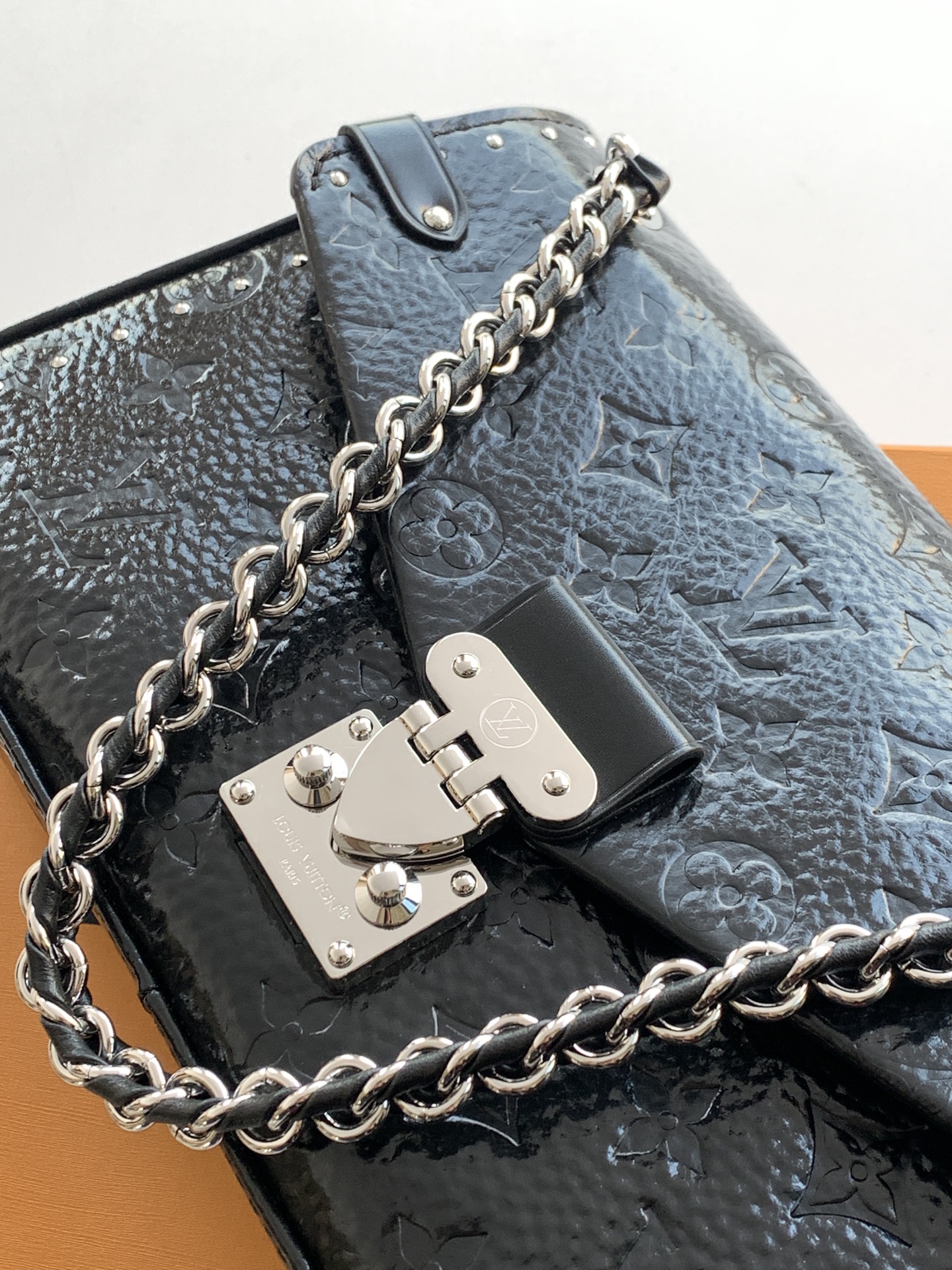 Louis Vuitton Basic Bag Cow Leather M-l-s