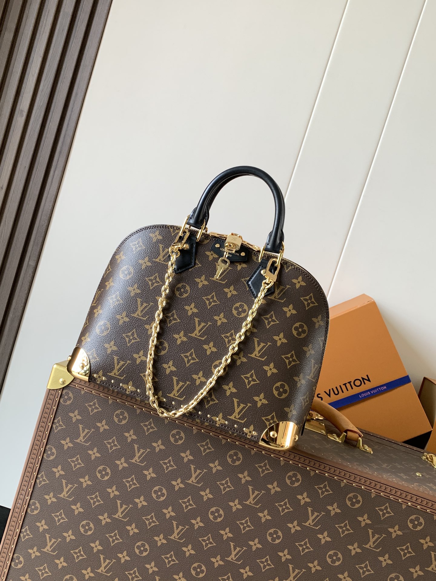 Louis Vuitton Male Basic Bag Cow Leather M-l