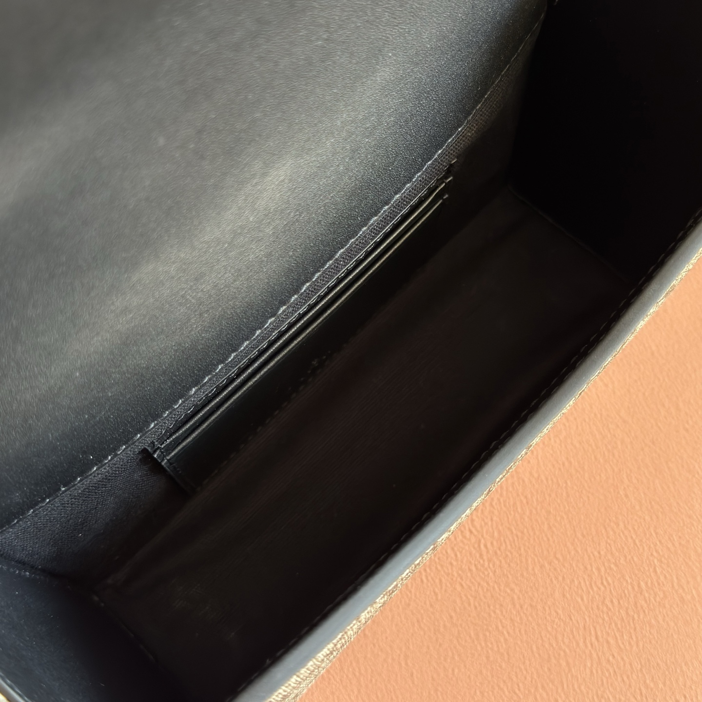 Gucci Basic Bag Canvas Black M-s