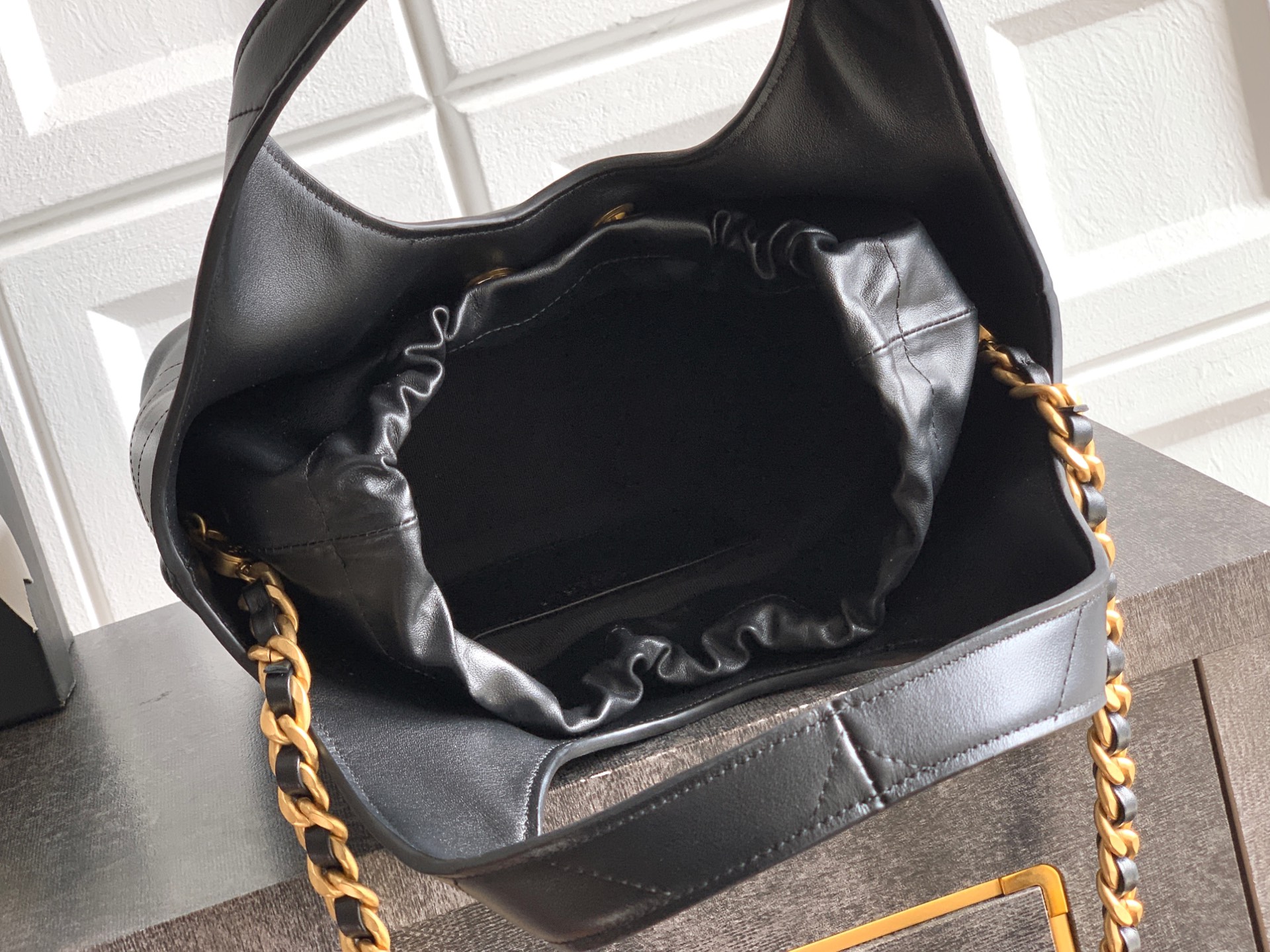 Chanel Basic Bag Black 17cm-l