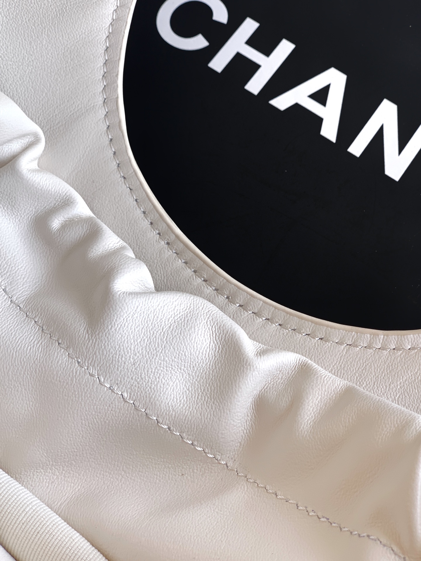 Chanel Basic Bag White 17cm-l