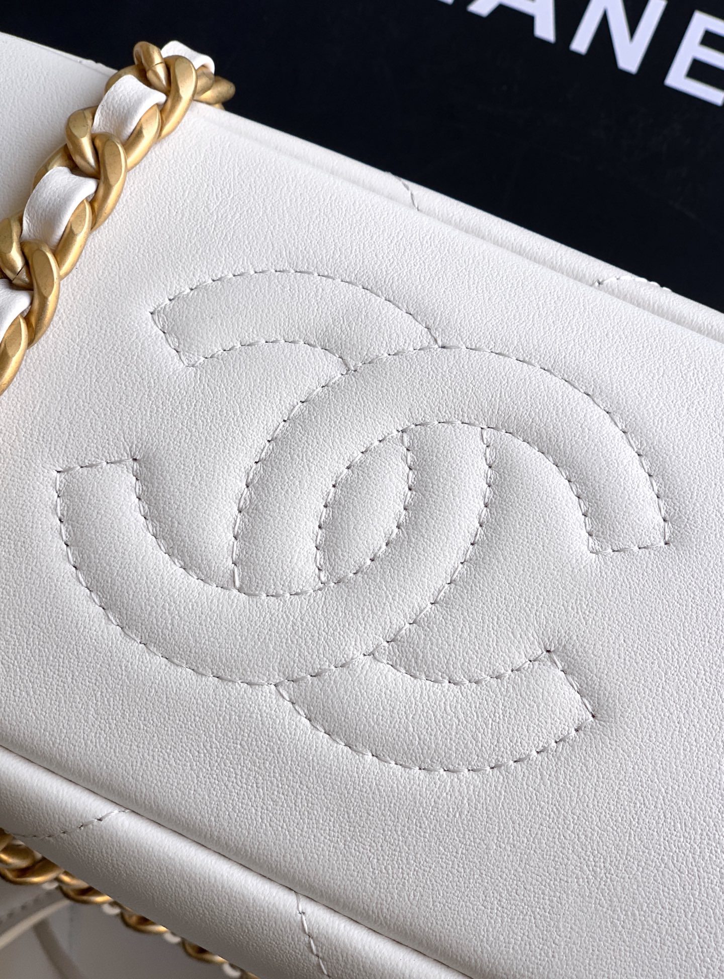 Chanel Basic Bag White 17cm-l