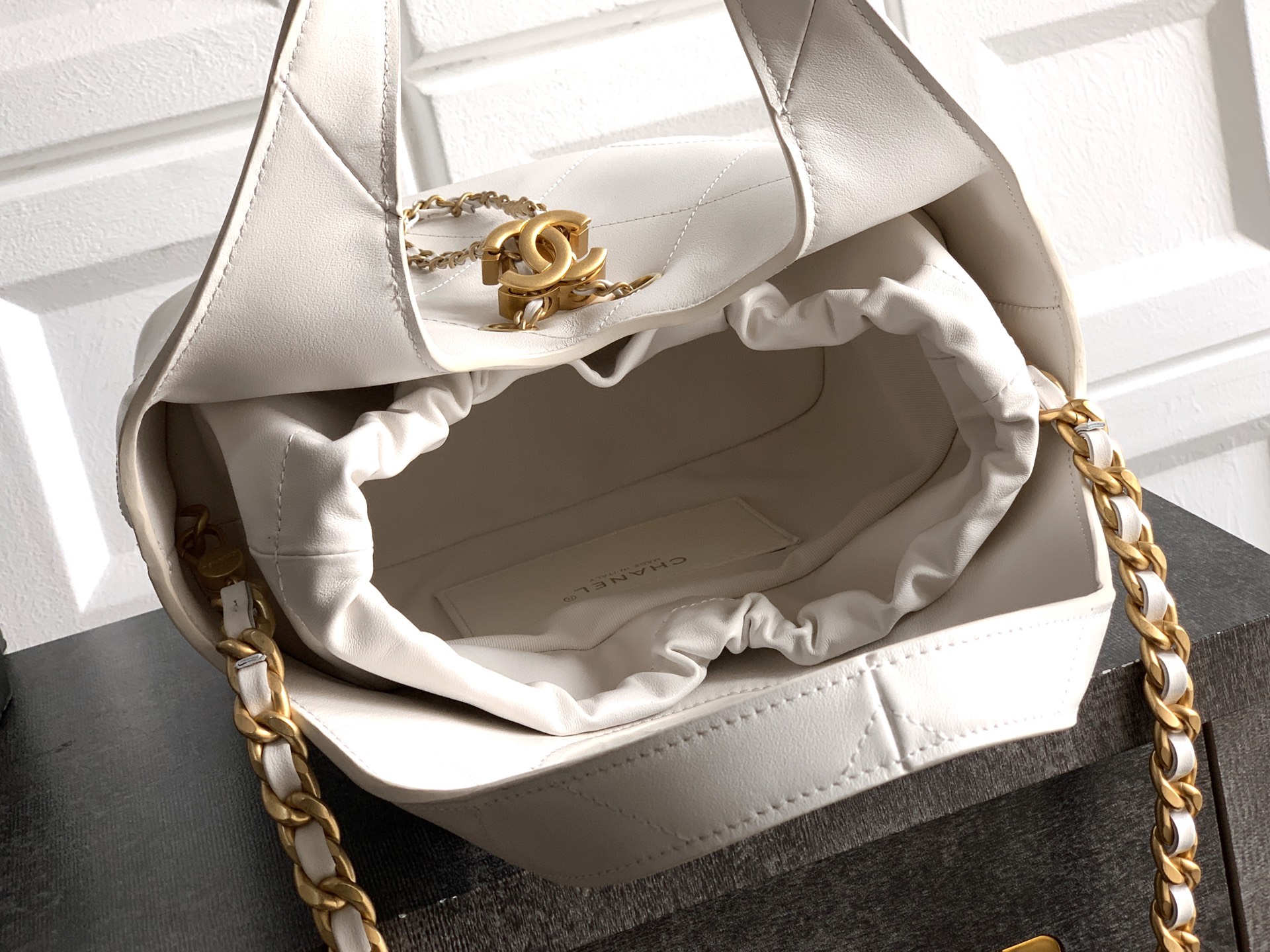 Chanel Basic Bag White 17cm-l