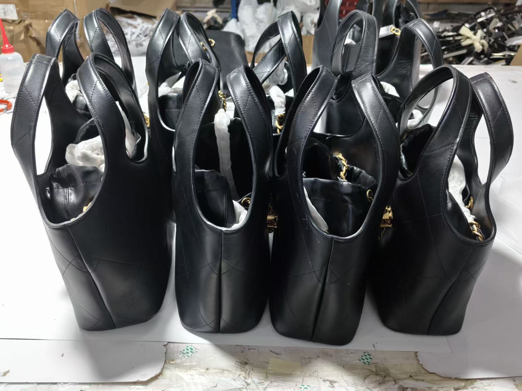 Chanel Basic Bag Black 17cm-l