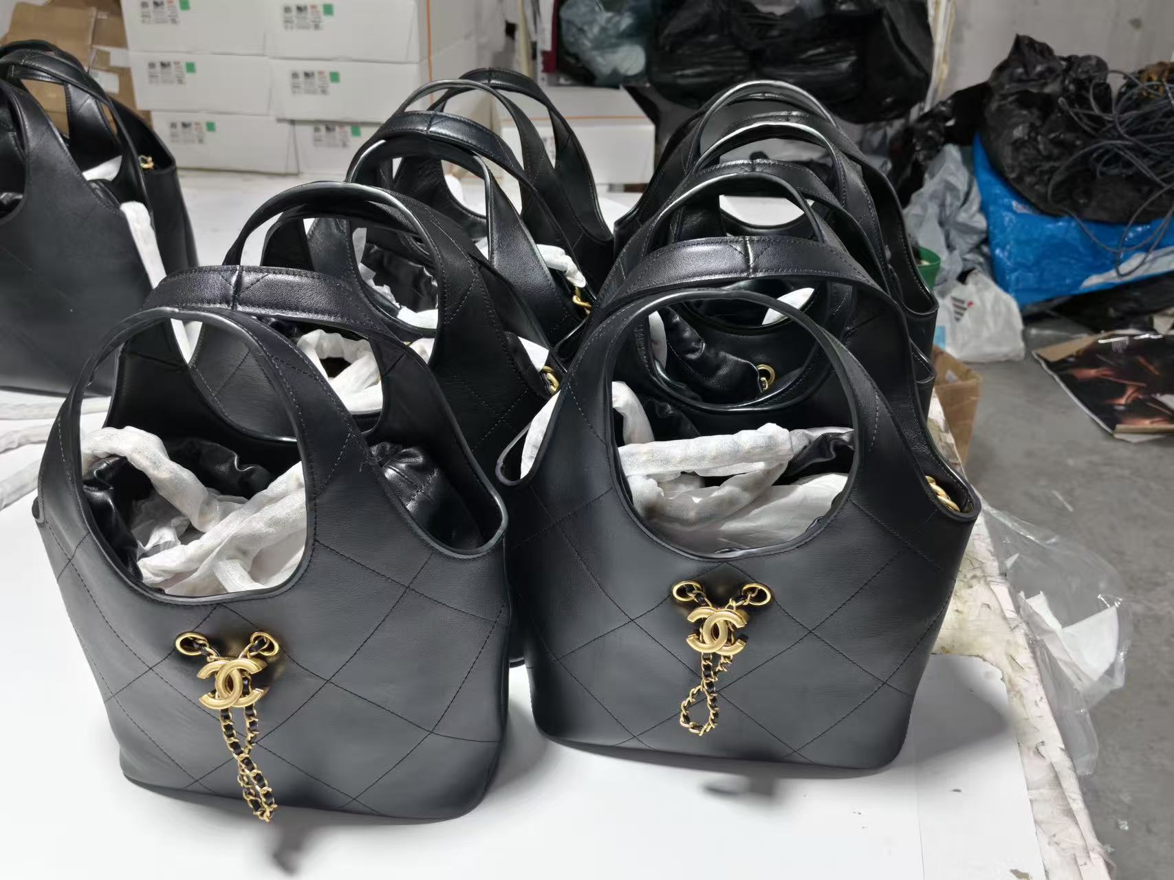 Chanel Basic Bag Black 17cm-l