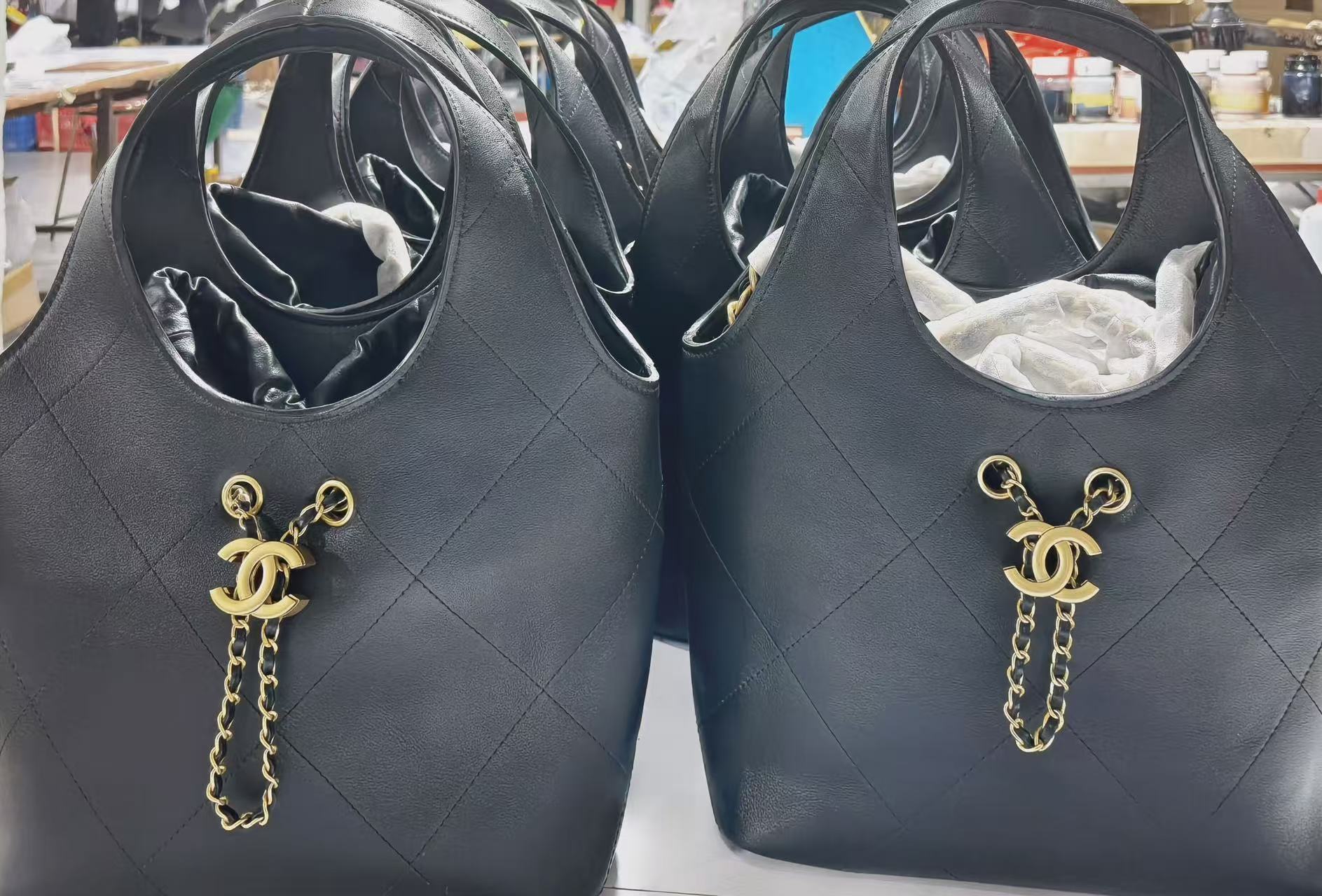 Chanel Basic Bag Black 17cm-l