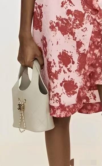 Chanel Basic Bag White 17cm-l