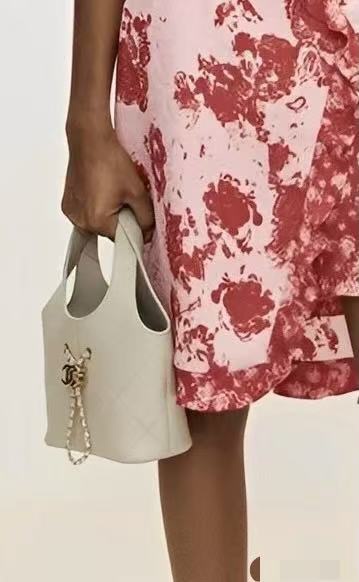 Chanel Basic Bag White 17cm-l