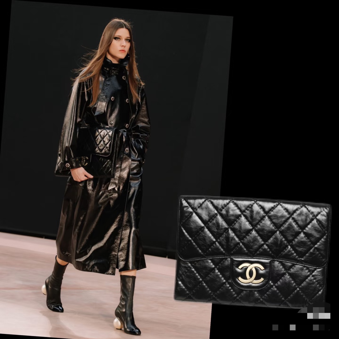 Chanel Clutch Bag Black M-l