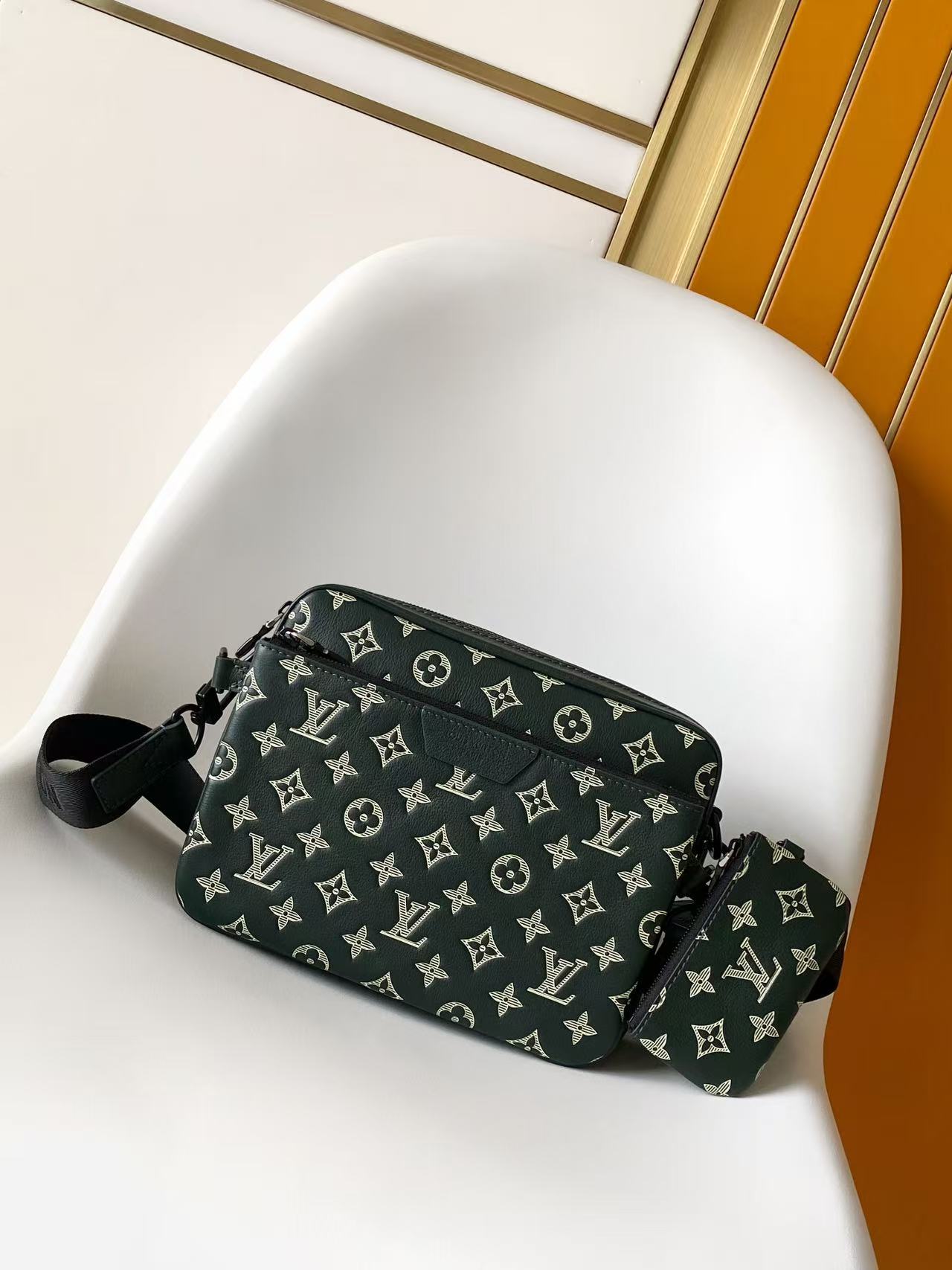 Louis Vuitton Messenger Bag Cow Leather Black M-s