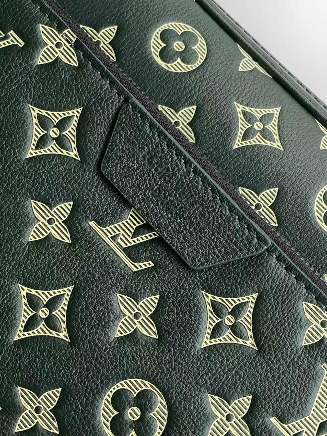 Louis Vuitton Messenger Bag Cow Leather Black M-s