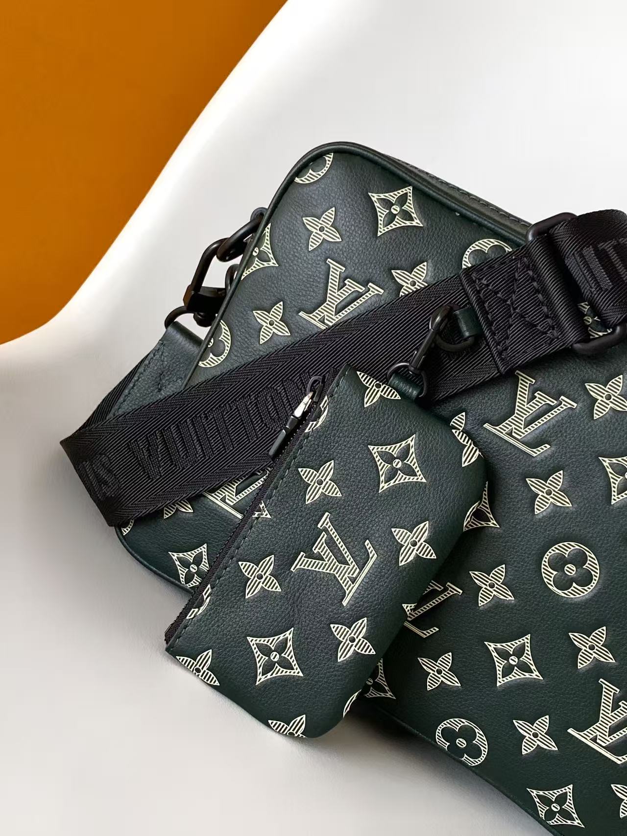 Louis Vuitton Messenger Bag Cow Leather Black M-s