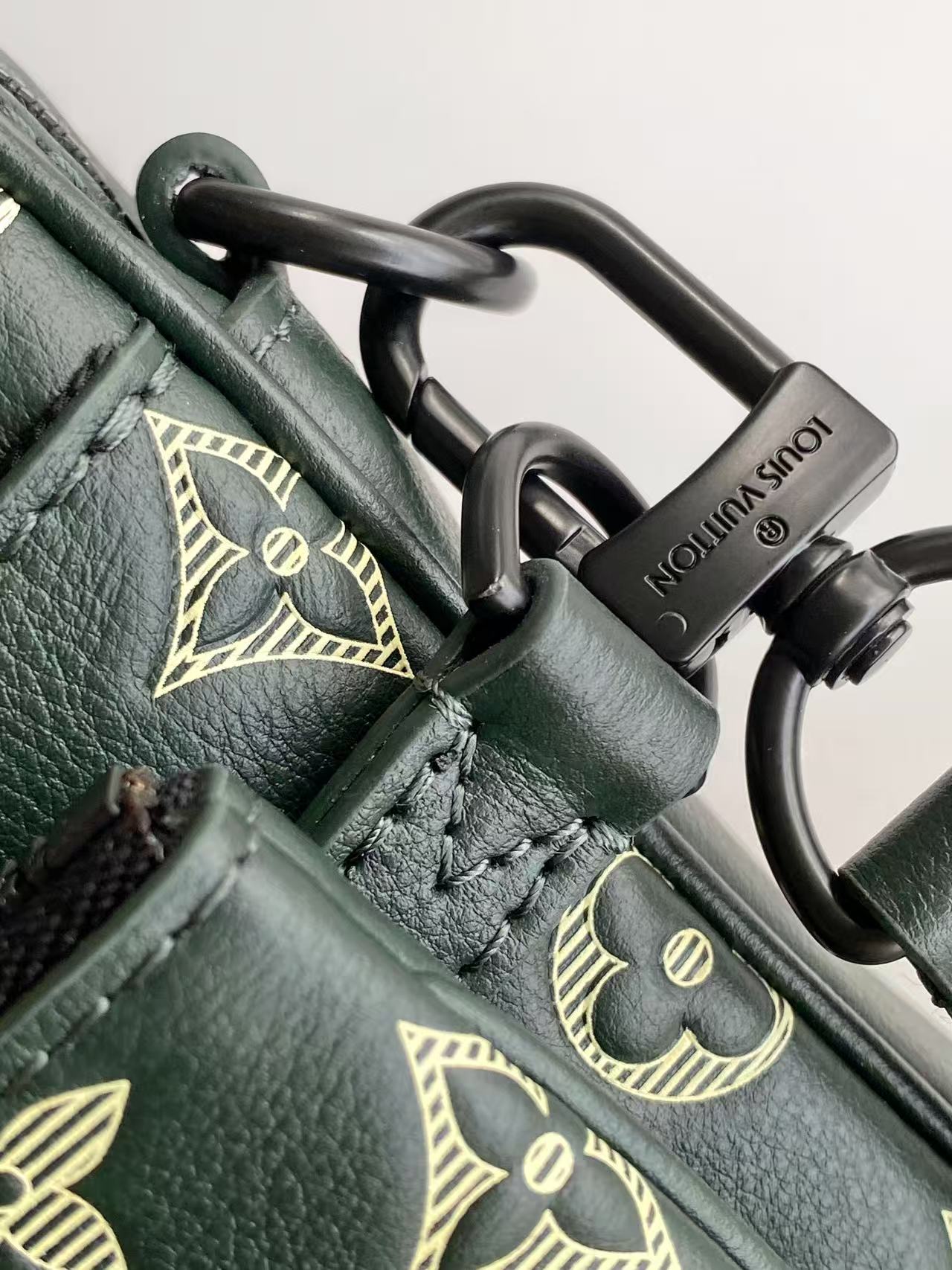 Louis Vuitton Messenger Bag Cow Leather Black M-s